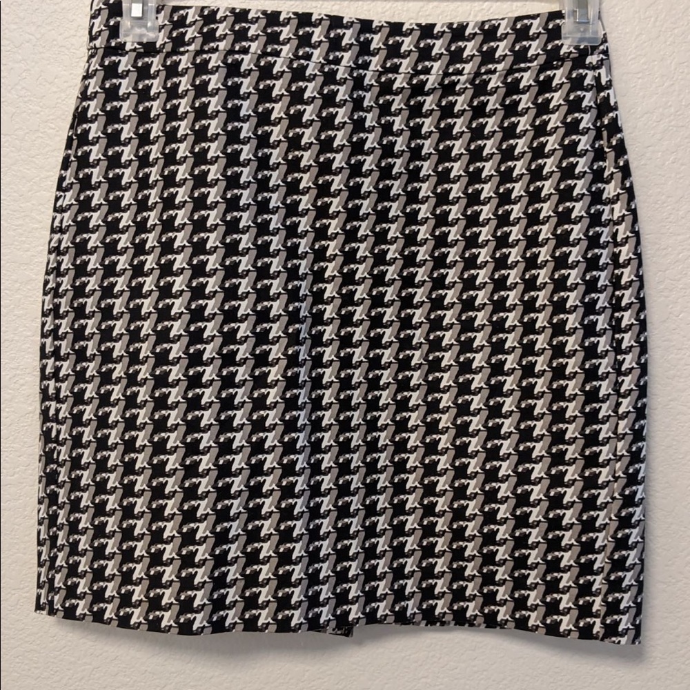 Banana Rep. Houndstooth Pattern Mini Skirt- 2P